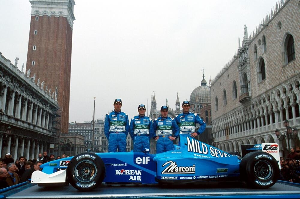 I piloti della Benetton alla presentazione della monoposto 2001 a Venezia